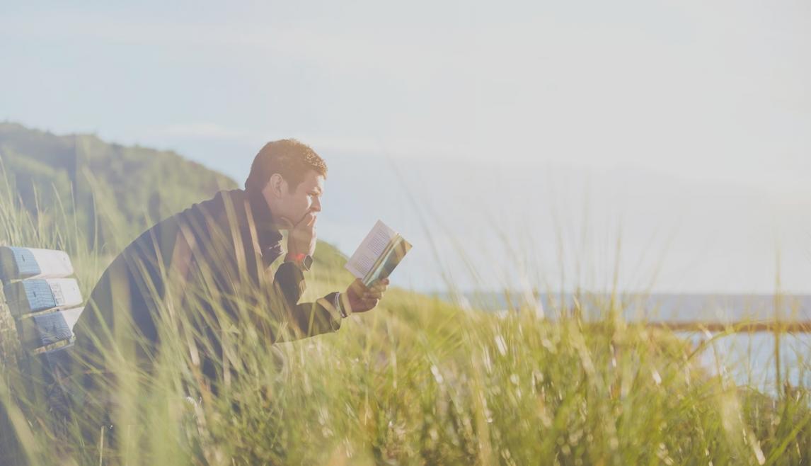 Participantes trabajando en ejercicios de comunicación empresarial
